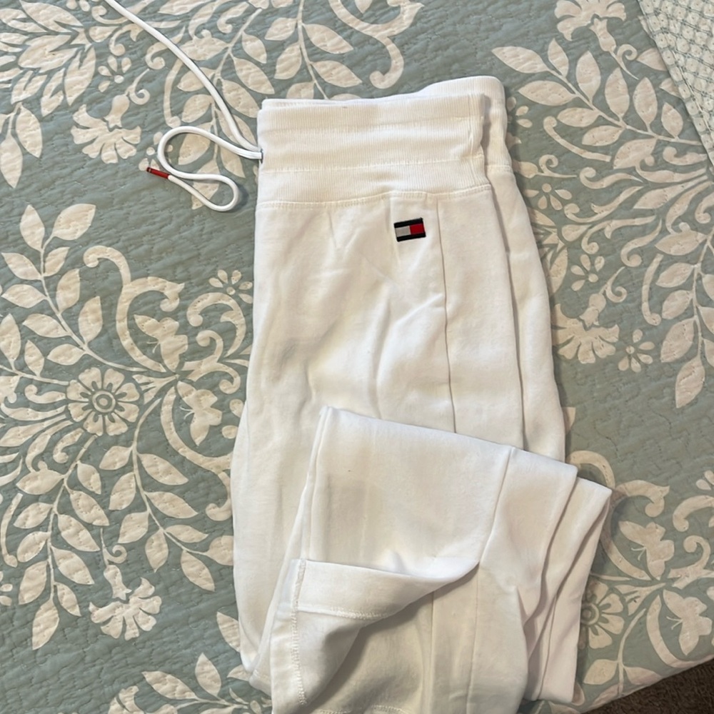 Tommy Hilfiger Sport split hem sweatpants, size M.